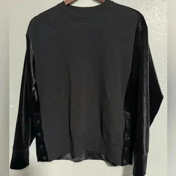 Athleta Sweatshirt Womens Small Black Retroplush Velvet Crew Neck Side Buttons - Picture 1 of 8